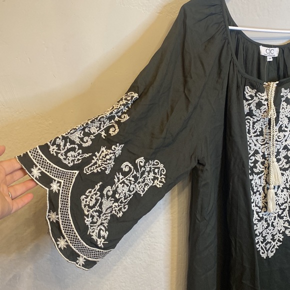 NWT Chic Connection Olive Green with a Creamy White Color Embroidery - Picture 5 of 7